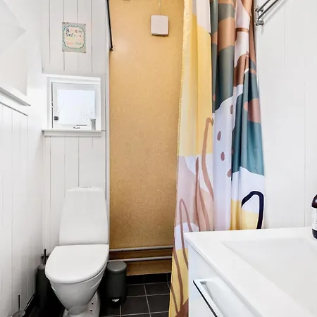 2 Bedroom Beautiful In Semesterbostad *