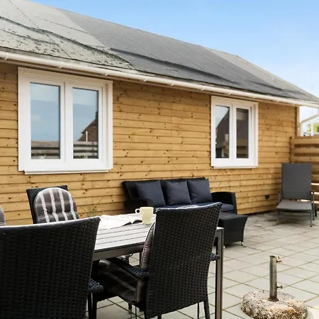 بيت للعطل 2 Bedroom Beautiful In