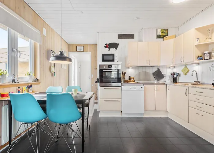 2 Bedroom Beautiful In * Hemmet
